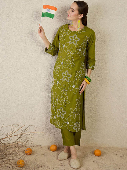 Women Floral Embroidered Cotton Kurta with Trousers