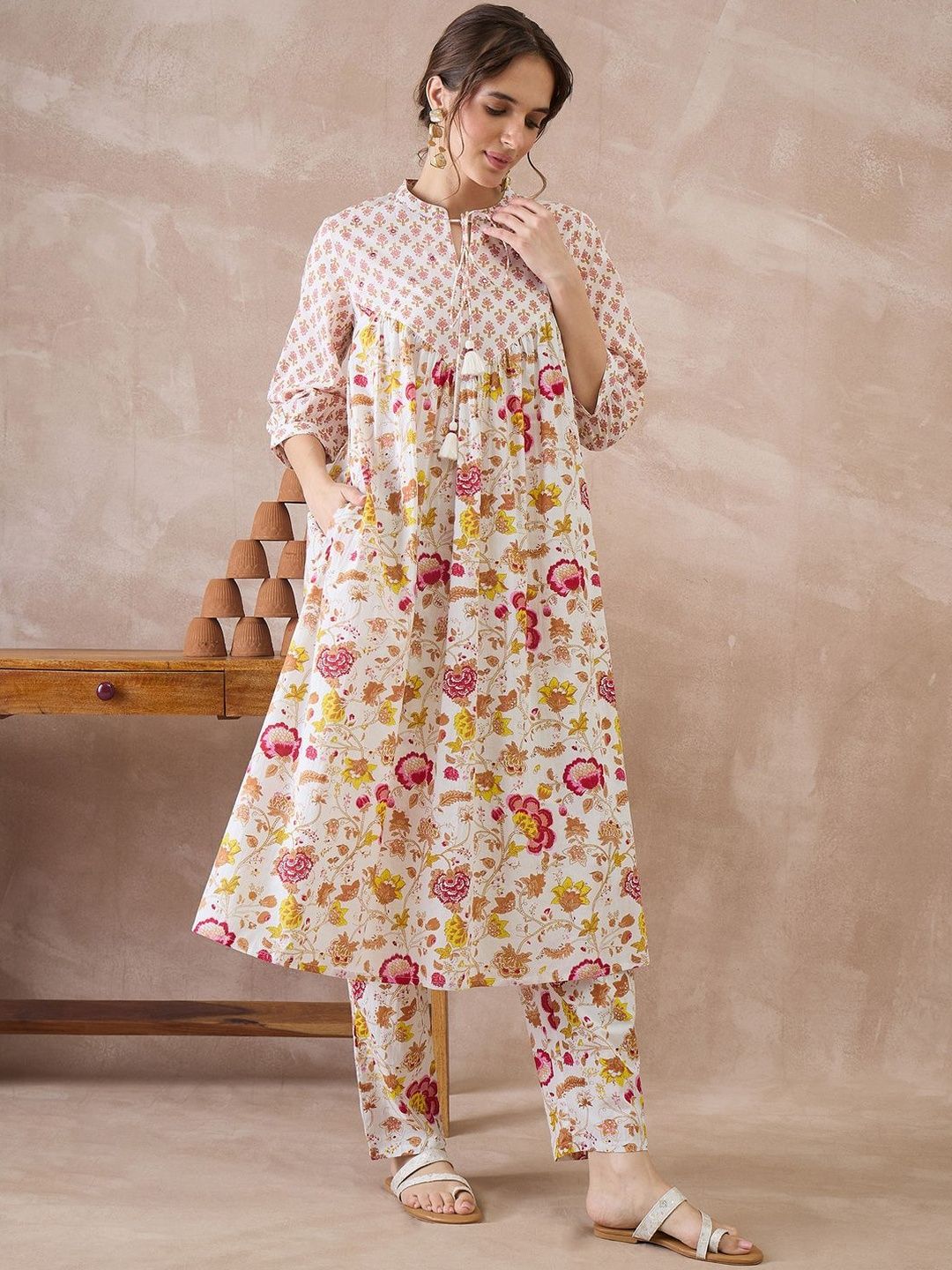 Women Floral Printed Empire Pure Cotton Kurta with Trousers