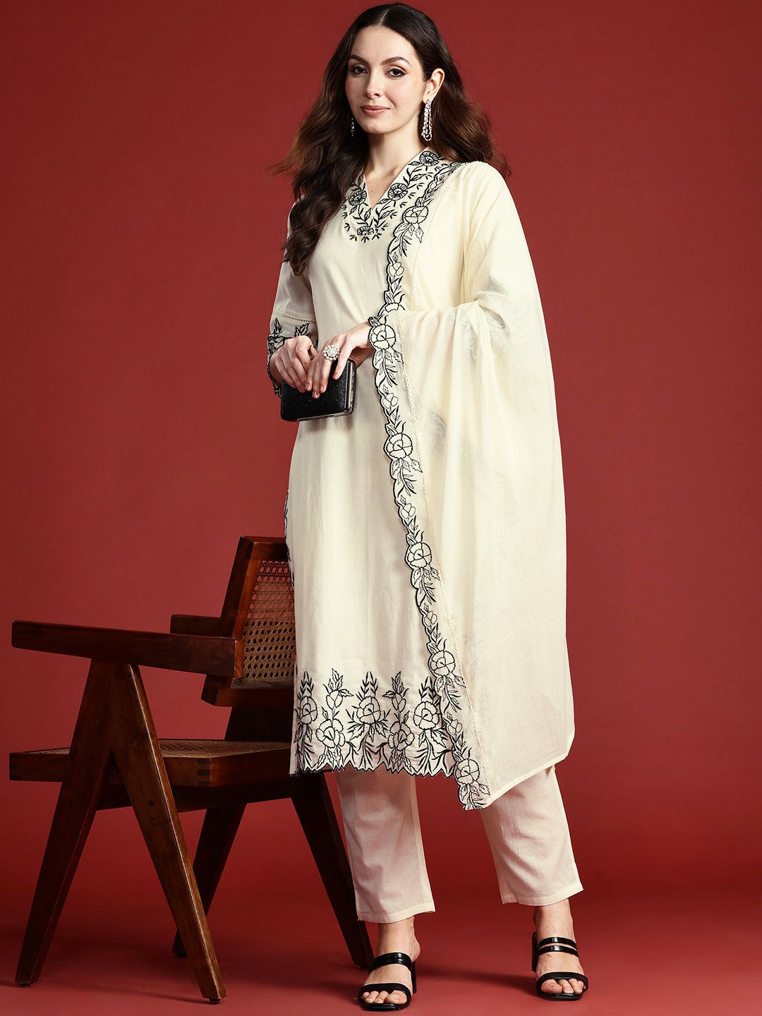Dhiyona IE Floral Embroidered Thread Work Pure Cotton Kurta with Trousers & With Dupatta