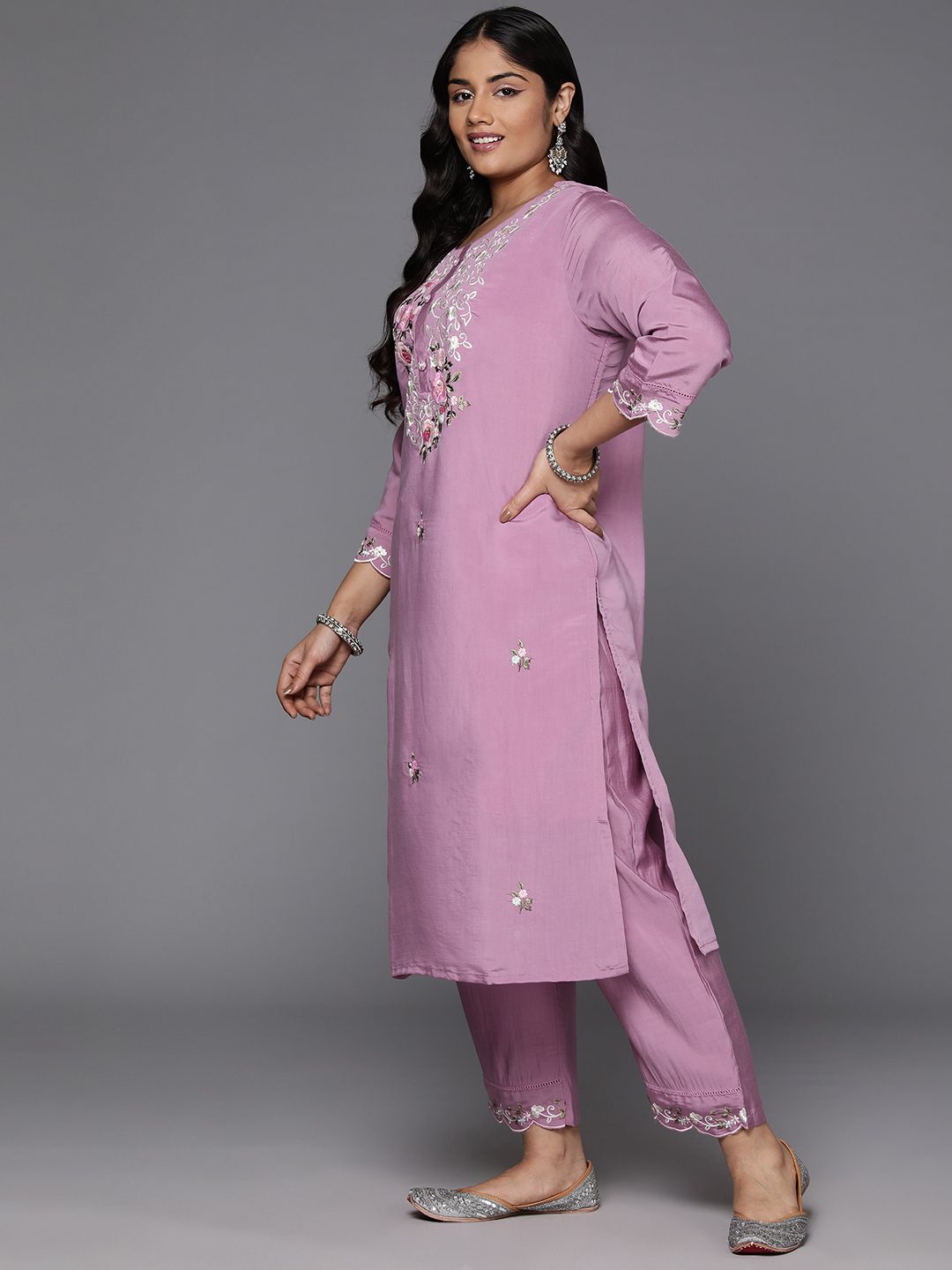 Dhiyona IE Plus Size Floral Embroidered Regular Thread Work Kurta with Trousers & Dupatta