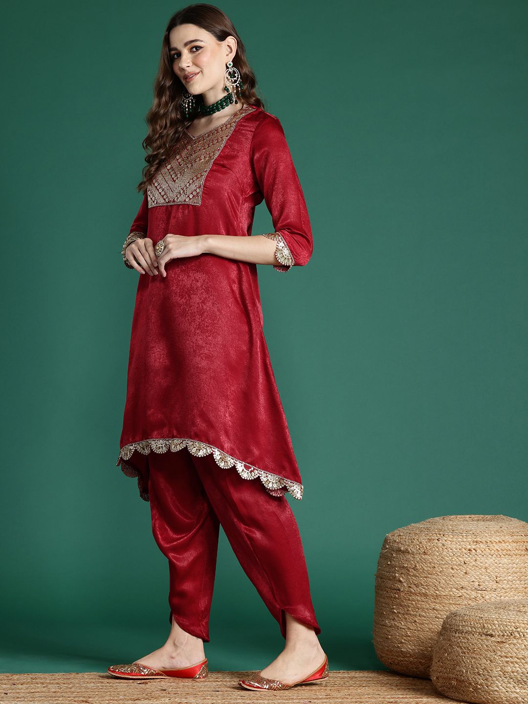 Dhiyona SN Women's Velvet Finish Embellished Kurta Set