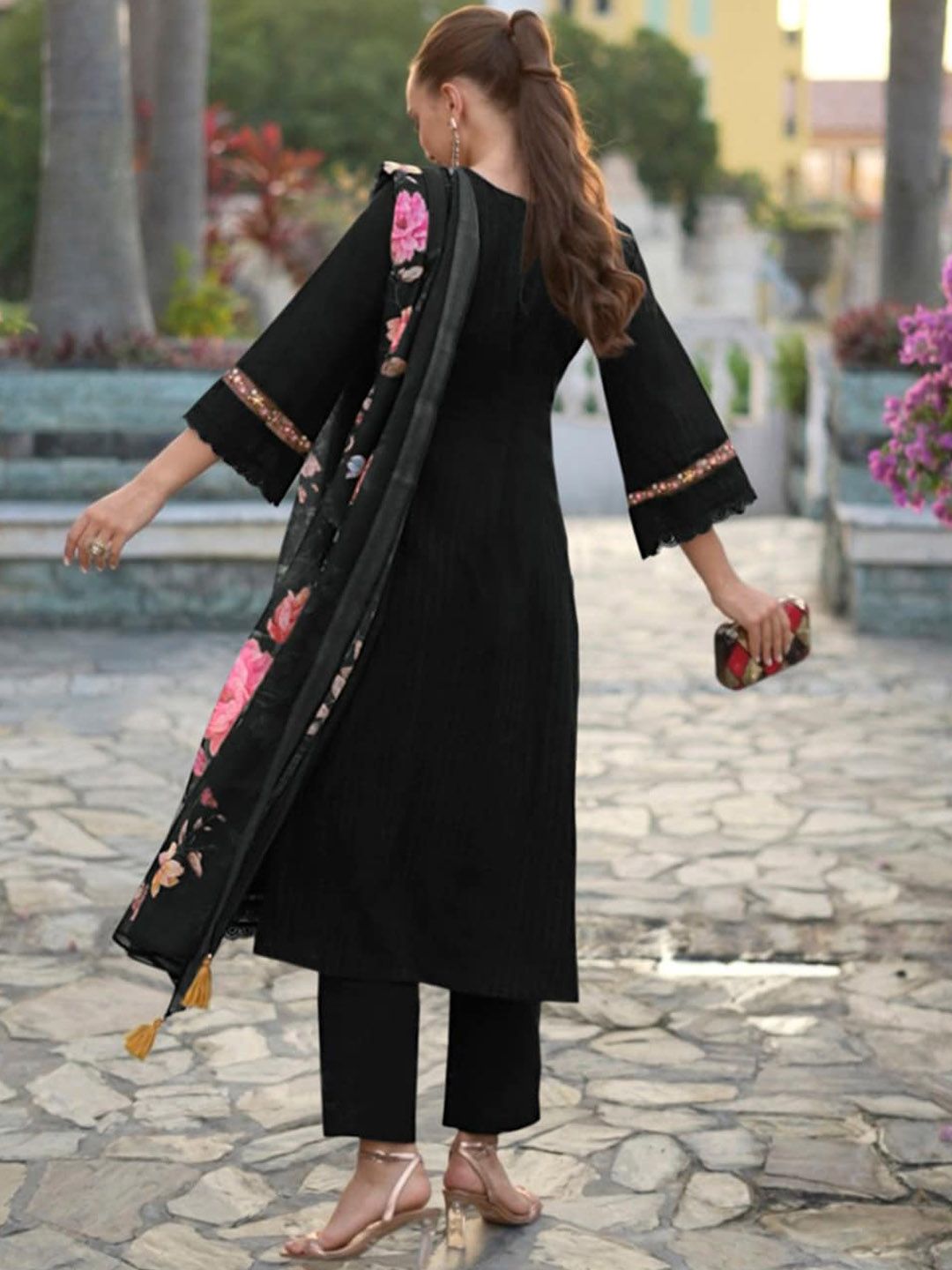 Dhiyona IE Floral Embroidered Regular Thread Work Pure Cotton Straight Kurta Set