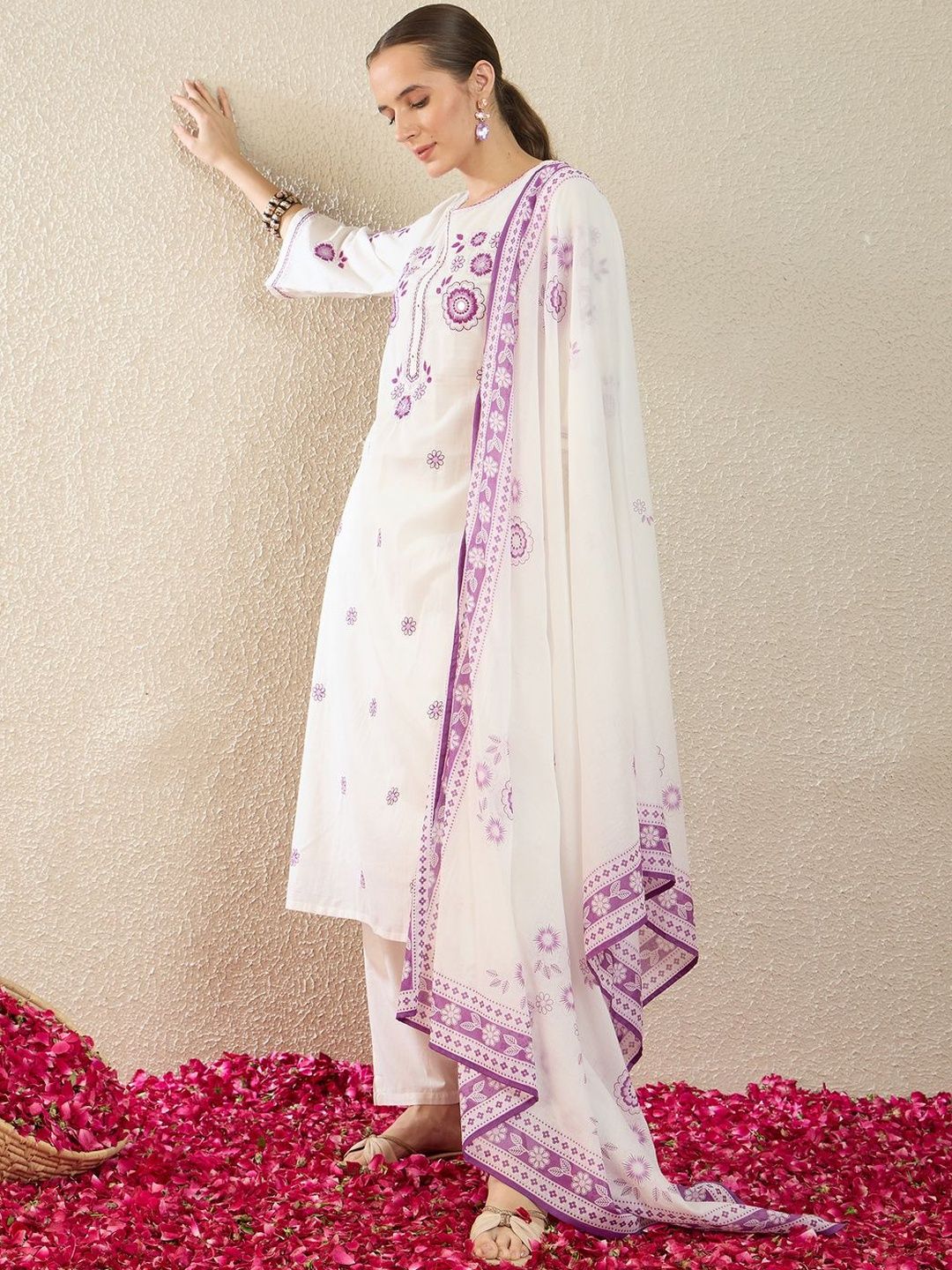 Women Floral Embroidered Regular Thread Work Pure Cotton Kurta with Trousers & With Dupatta