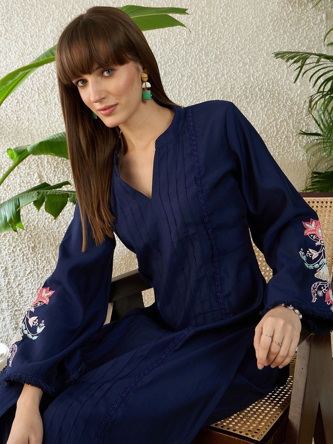 Floral Embroidered V-Neck Thread Work Kurta With Trouser