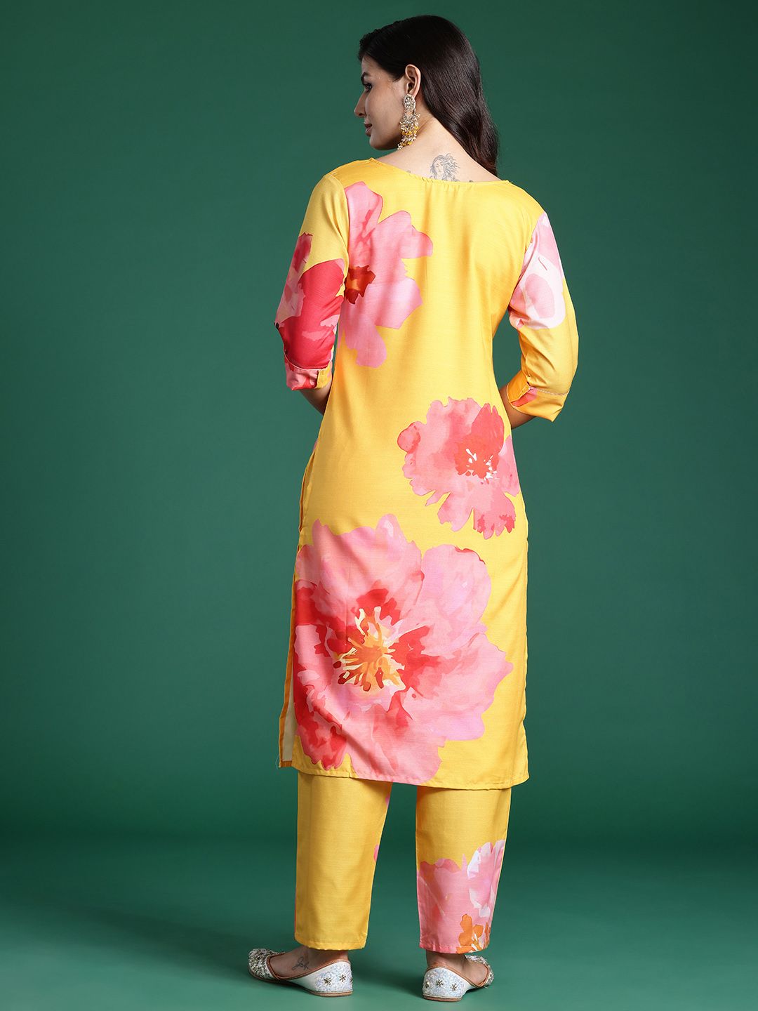 Women Floral Printed Regular Kurta with Trousers