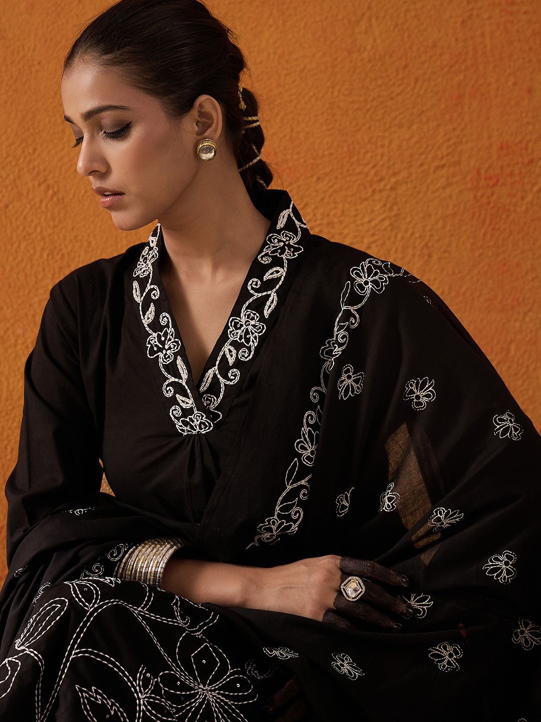 Dhiyona IE Floral Embroidered Thread Work Pure Cotton Straight Kurta With Trousers & Dupatta