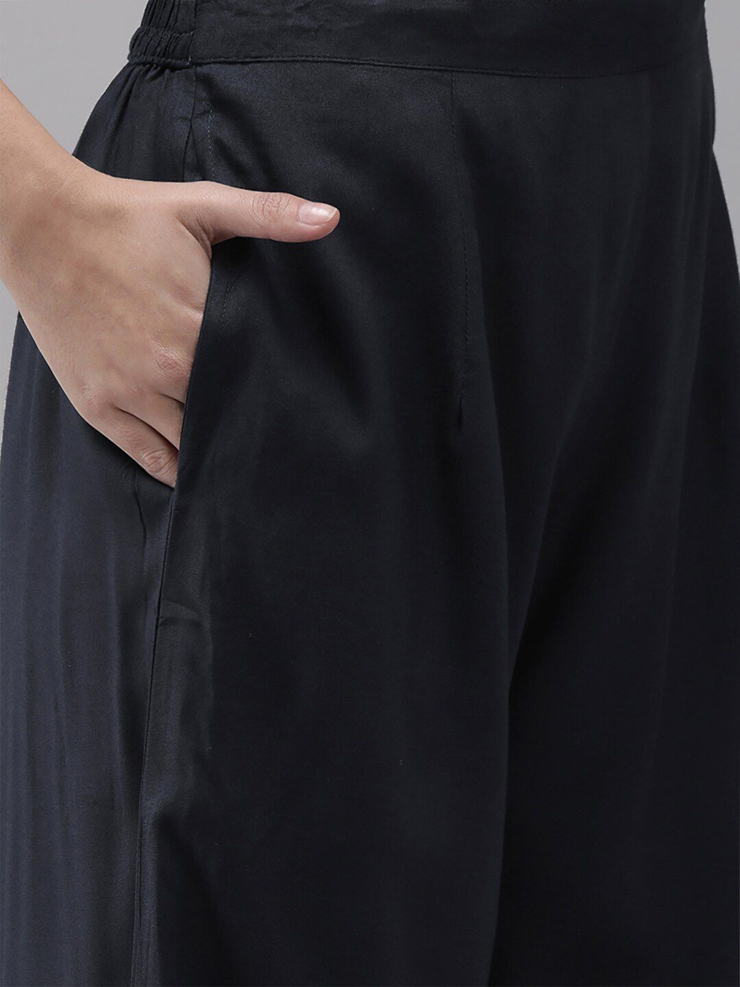 Women Navy Blue Ethnic Motifs Printed Liva Kurti with Palazzos