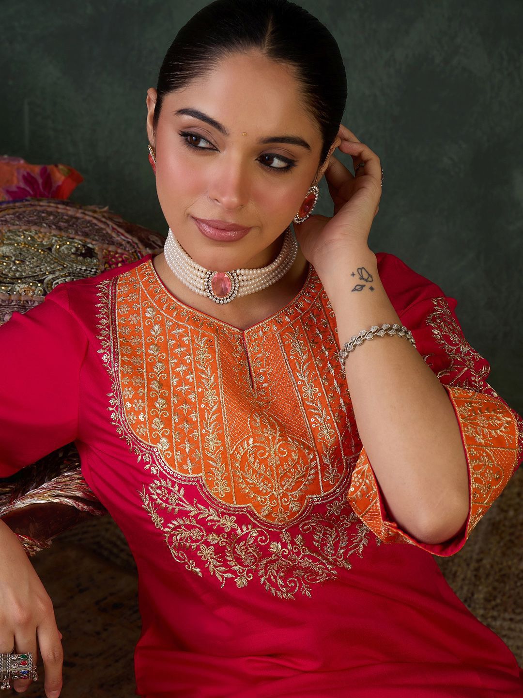 Women Floral Embroidered Kurta with Trousers