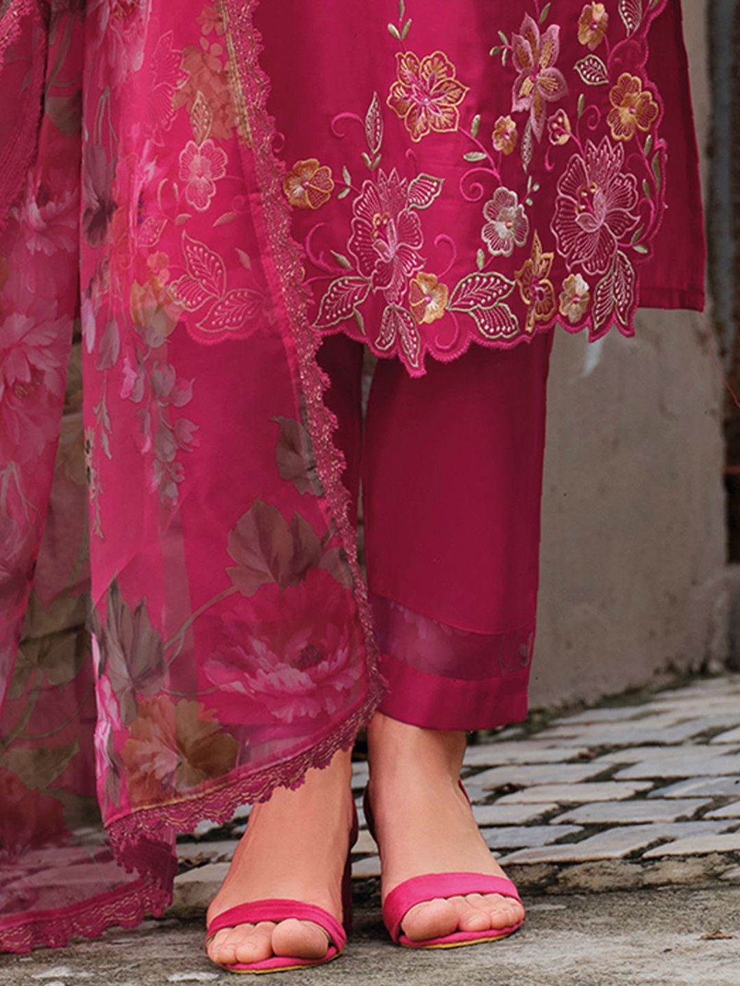 Women Floral Embroidered Kurta with Trousers & Dupatta