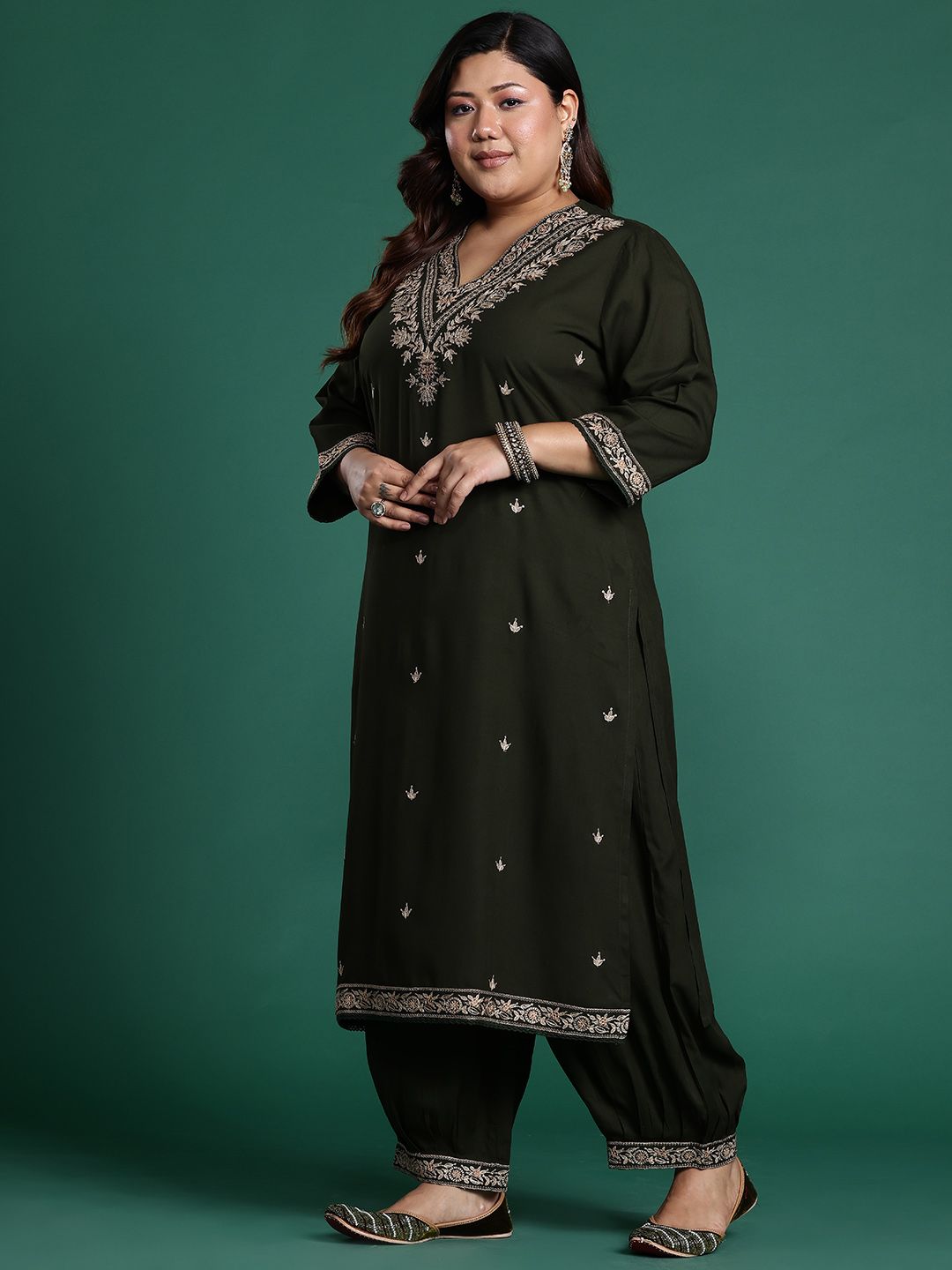 Dhiyona IE Plus Size Floral Embroidered Kurta with Salwar & With Dupatta