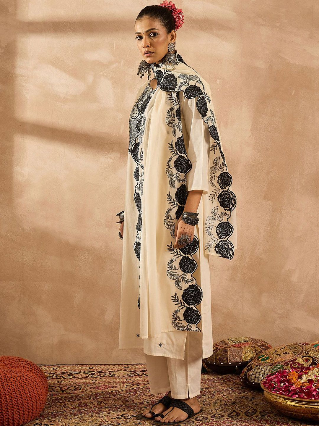 Dhiyona IE Women Paisley Embroidered Regular Thread Work Pure Cotton Kurta with Trousers & With Dupatta