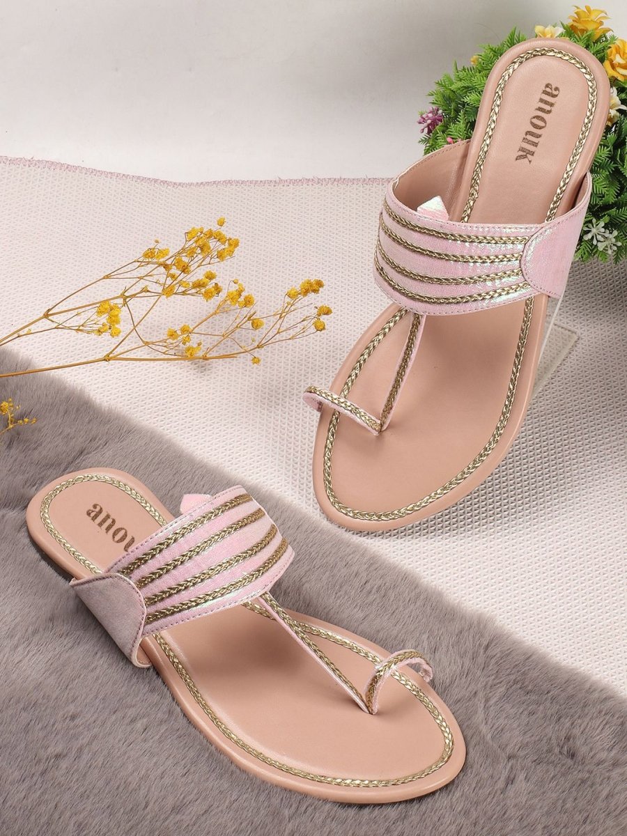 Dhiyona AK Women Pink Textured One Toe Flats