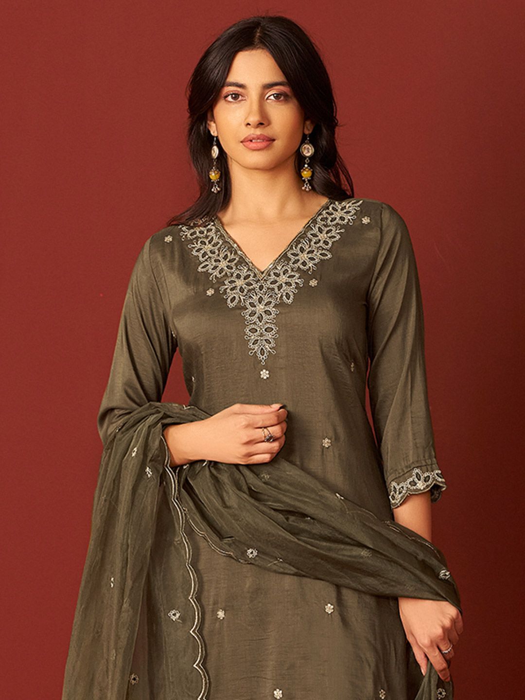 Dhiyona IE Women Ethnic Motifs Embroidered Regular Sequinned Kurta with Trousers & Dupatta