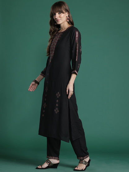Ethnic Motifs Embroidered Thread Work Kurta with Trousers