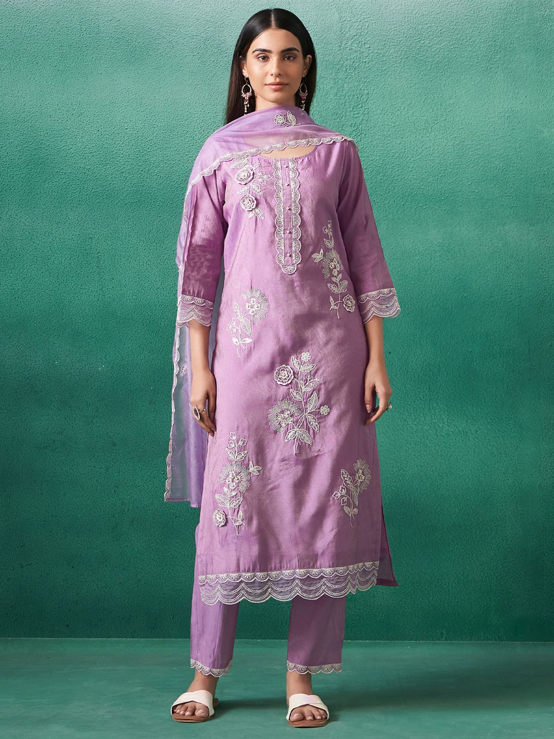 Dhiyona IE Women Floral Embroidered Regular Thread Work Kurta with Trousers & Dupatta