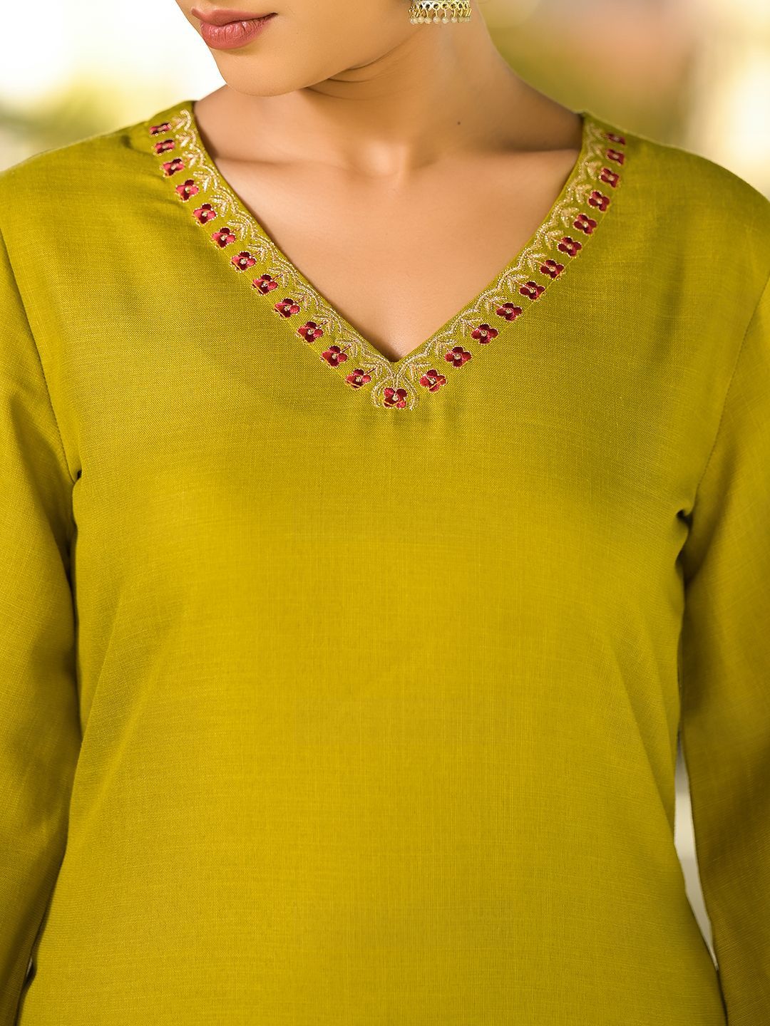 Dhiyona VA Women'sGreen Embroidered V-Neck Flared Sleeves Straight Kurta With Trousers