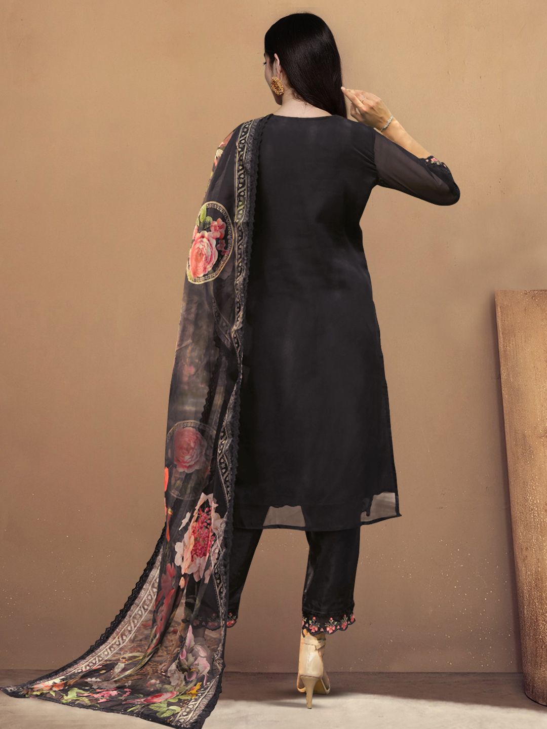Dhiyona IE Women Floral Embroidered Panelled Thread Work Kurta with Trousers & With Dupatta