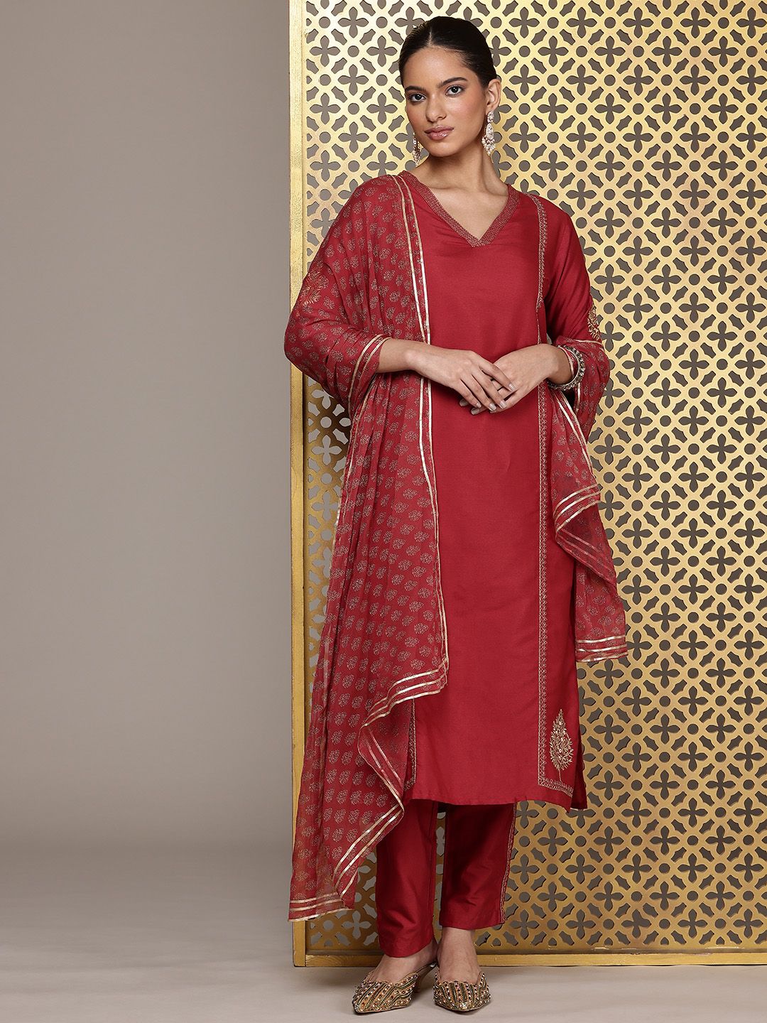 Dhiyona PD Women Floral Embroidered Thread Work Jashn Kurta with Trousers & Dupatta