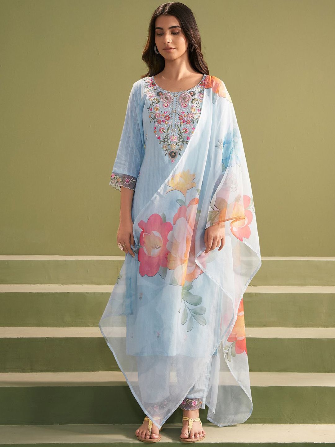 Women Ethnic Motifs Embroidered Thread Work Kurta with Trousers & With Dupatta