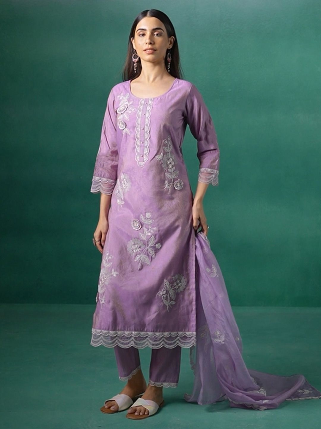 Women Floral Embroidered Regular Thread Work Kurta with Trousers & Dupatta