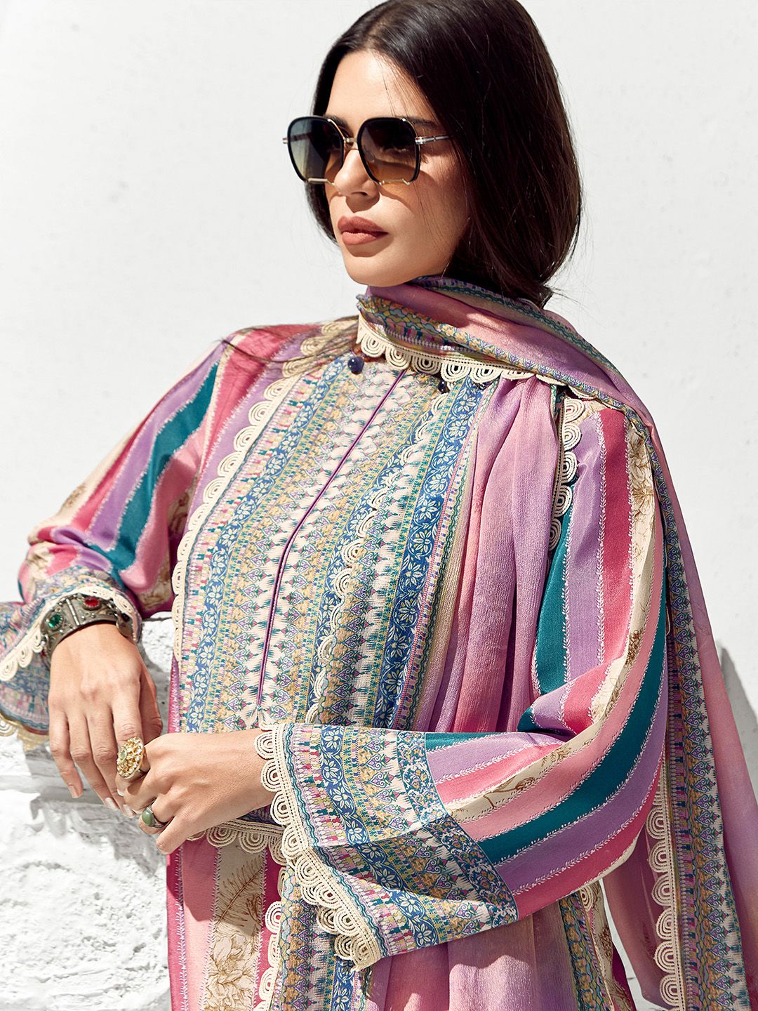 Dhiyona IE Women Ethnic Motifs Printed Regular Thread Work Kurta Trousers With Dupatta