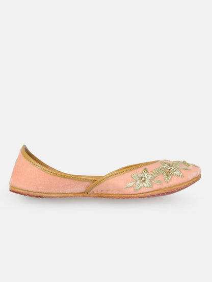 Dhiyona HOP Women Embellished Mojaris