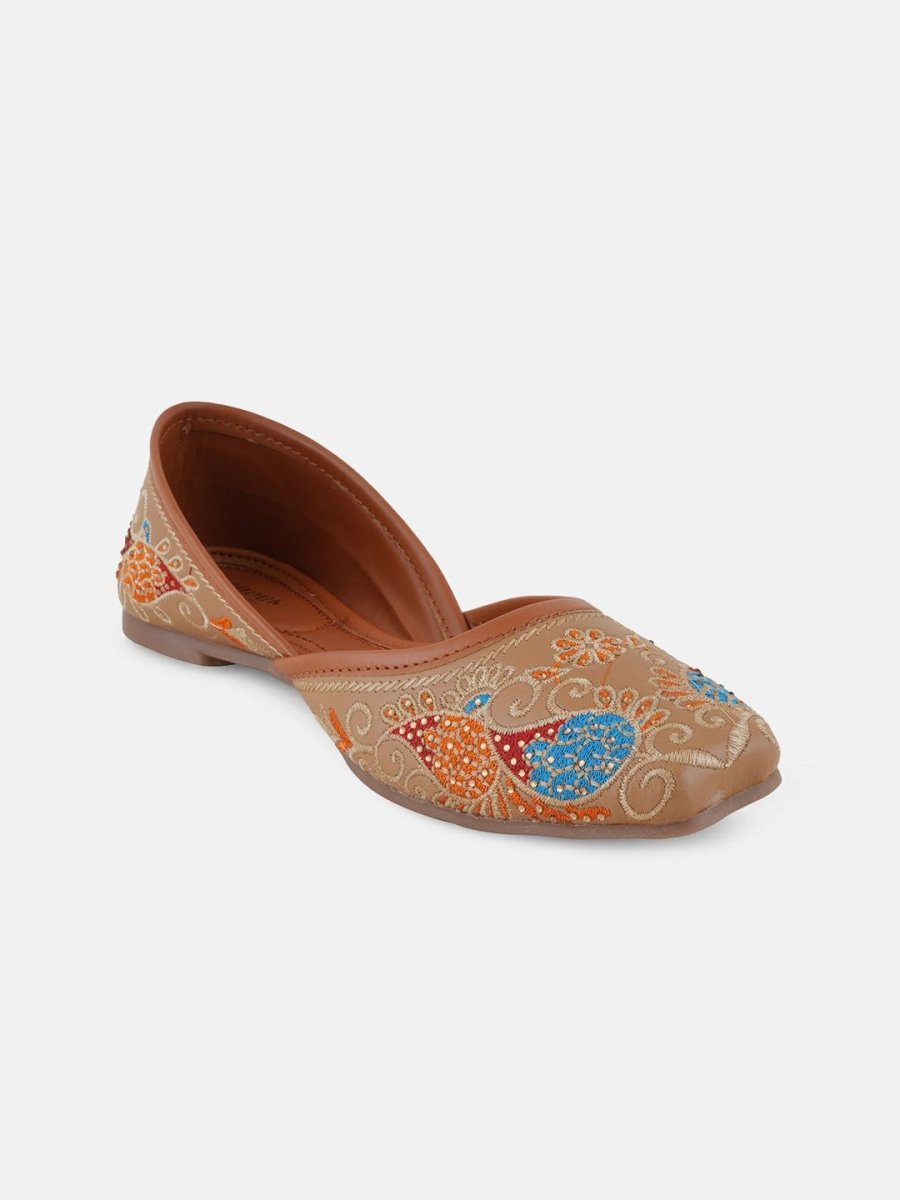 Dhiyona AK Embellished Mojaris
