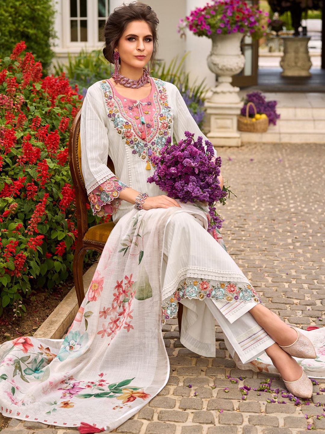Women Floral Embroidered Thread Work Pure Cotton Kurta & Trousers With Dupatta