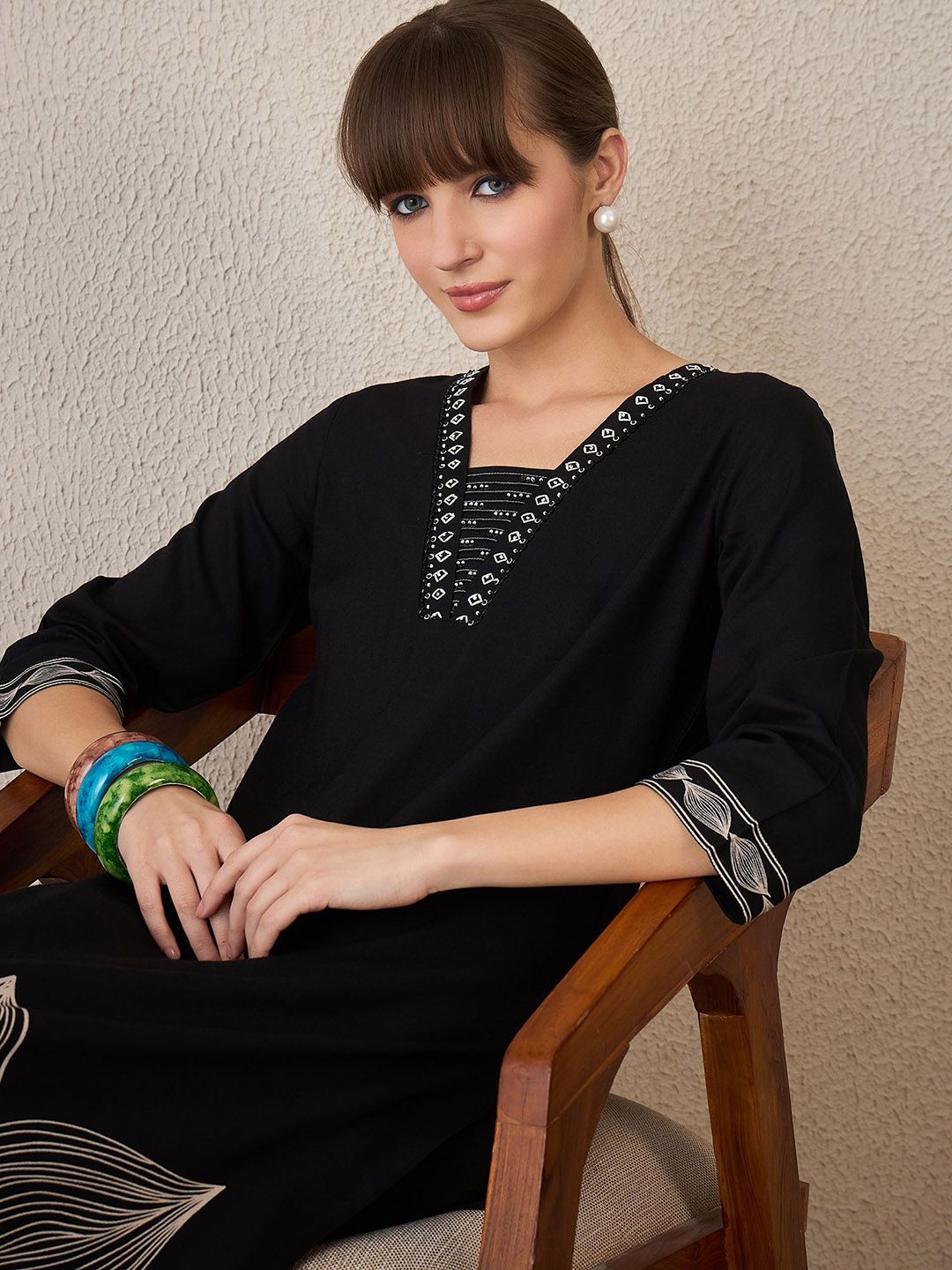 Dhiyona IE Black Printed V-Neck Straight Tunic With Palazzos