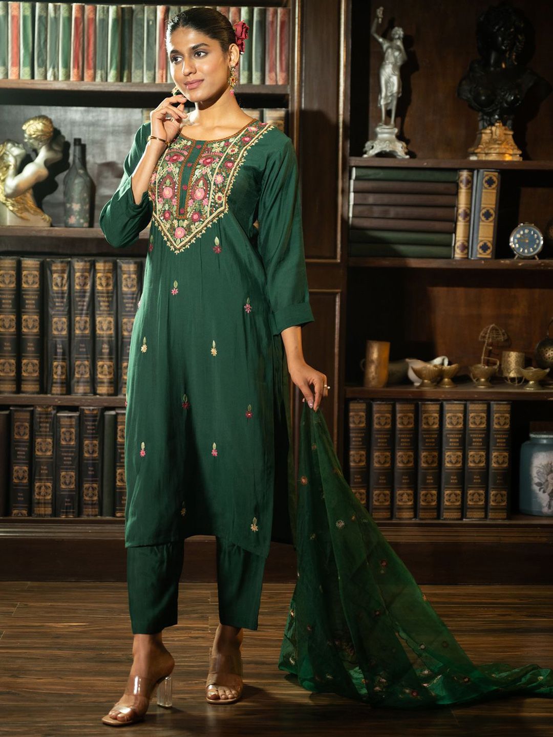Women Floral Embroidered Straight Kurta Set