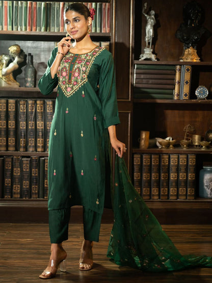 Women Floral Embroidered Straight Kurta Set