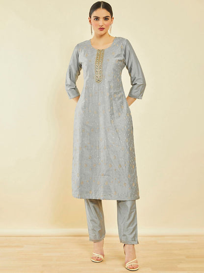 Dhiyona SO Women's Floral Embroidered Zari Regular Kurta & Trousers With Dupatta