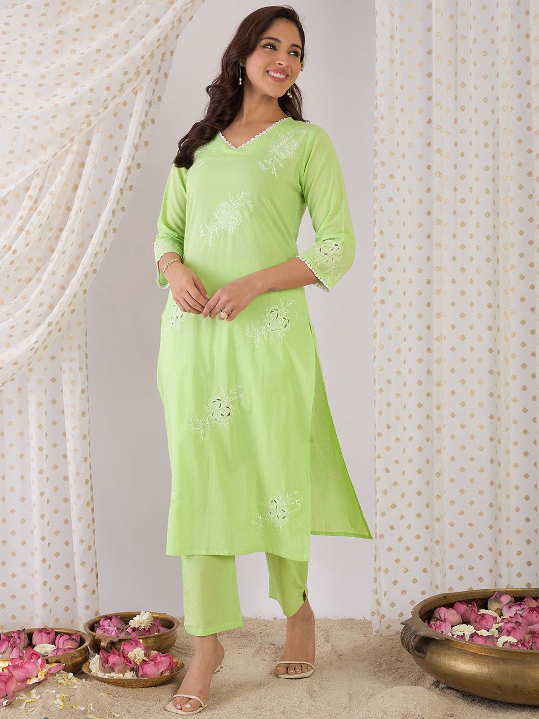 Dhiyona IE Floral Printed V-Neck Pure Cotton Straight Kurta With Trousers