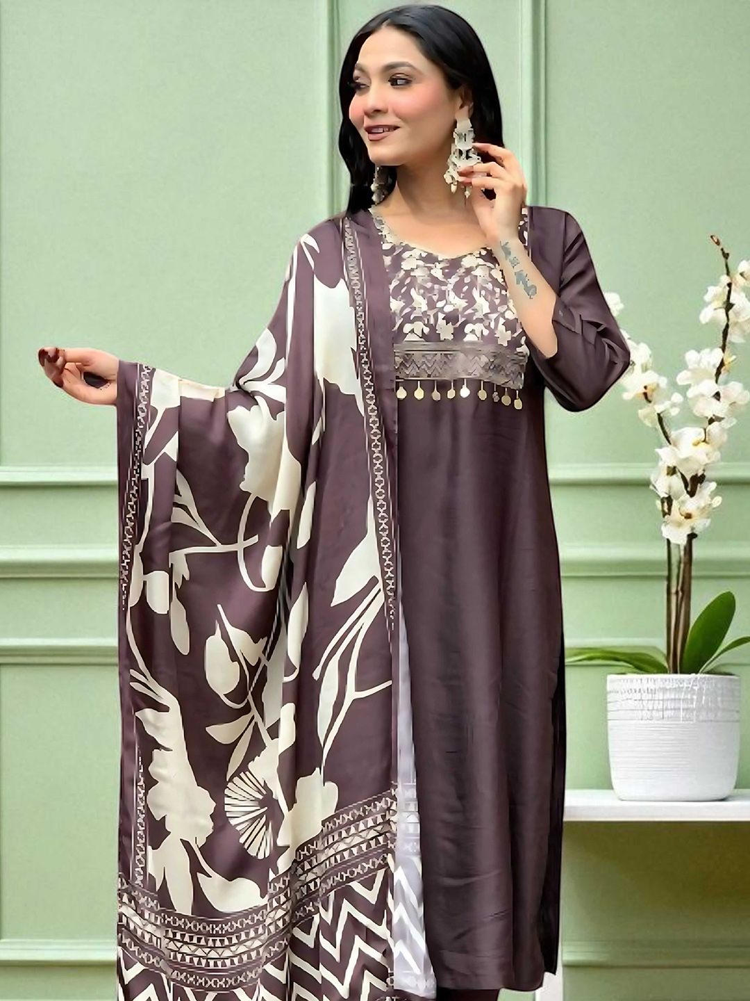 Dhiyona SN Women's SangriaFloral Floral Printed Yoke Or Border Straight Kurta With Trouser And Dupatta