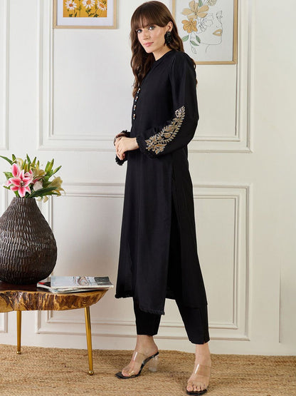 Dhiyona IE Embroidered Mandarin Neck Tunic With Trousers Co-Ords