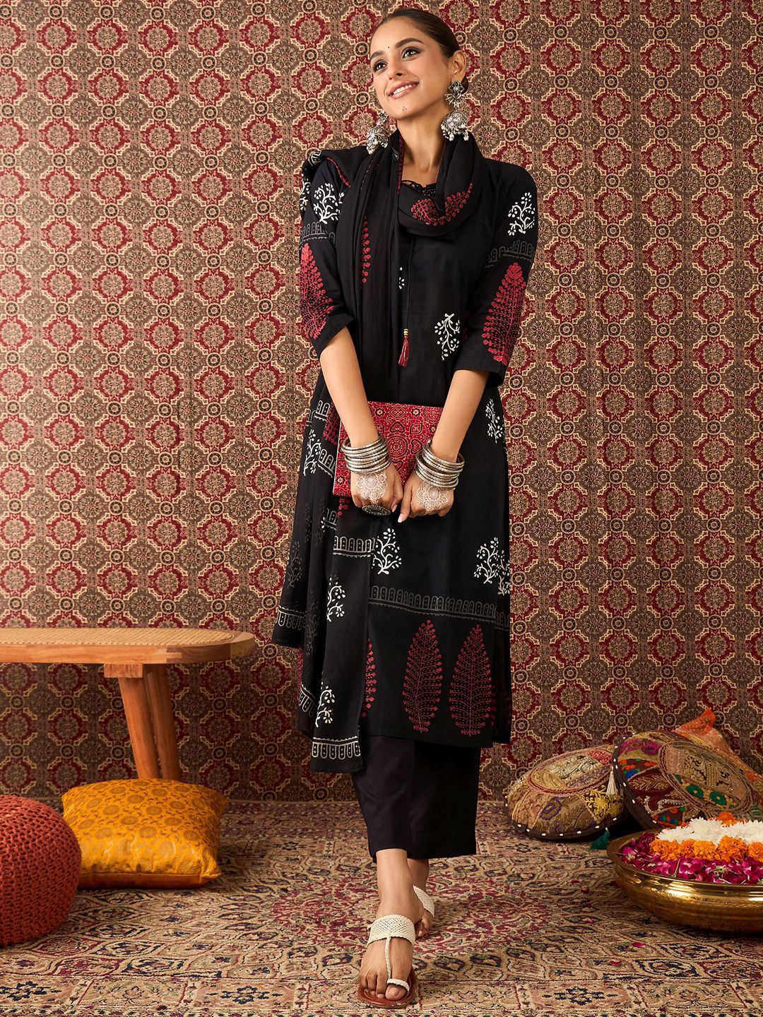 Dhiyona IE Women's Floral Printed Tie-Up Neck Pure Cotton Straight Kurta & Trousers With Dupatta