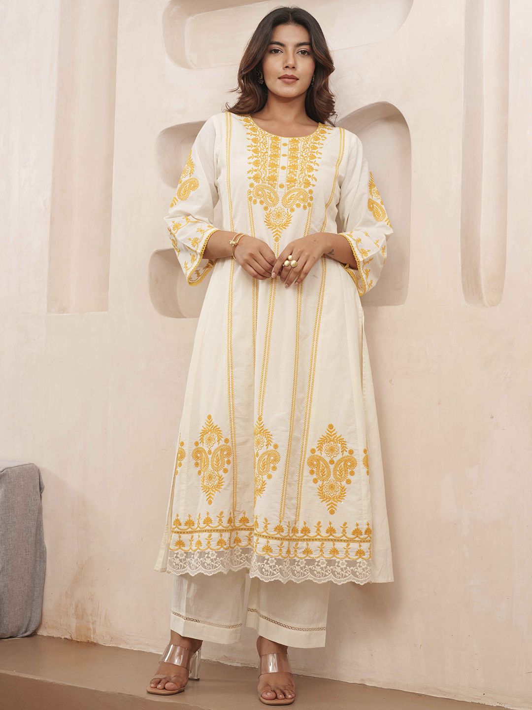 Dhiyona PD Women Floral Embroidered Pure Cotton Kurta & Trousers With Dupatta