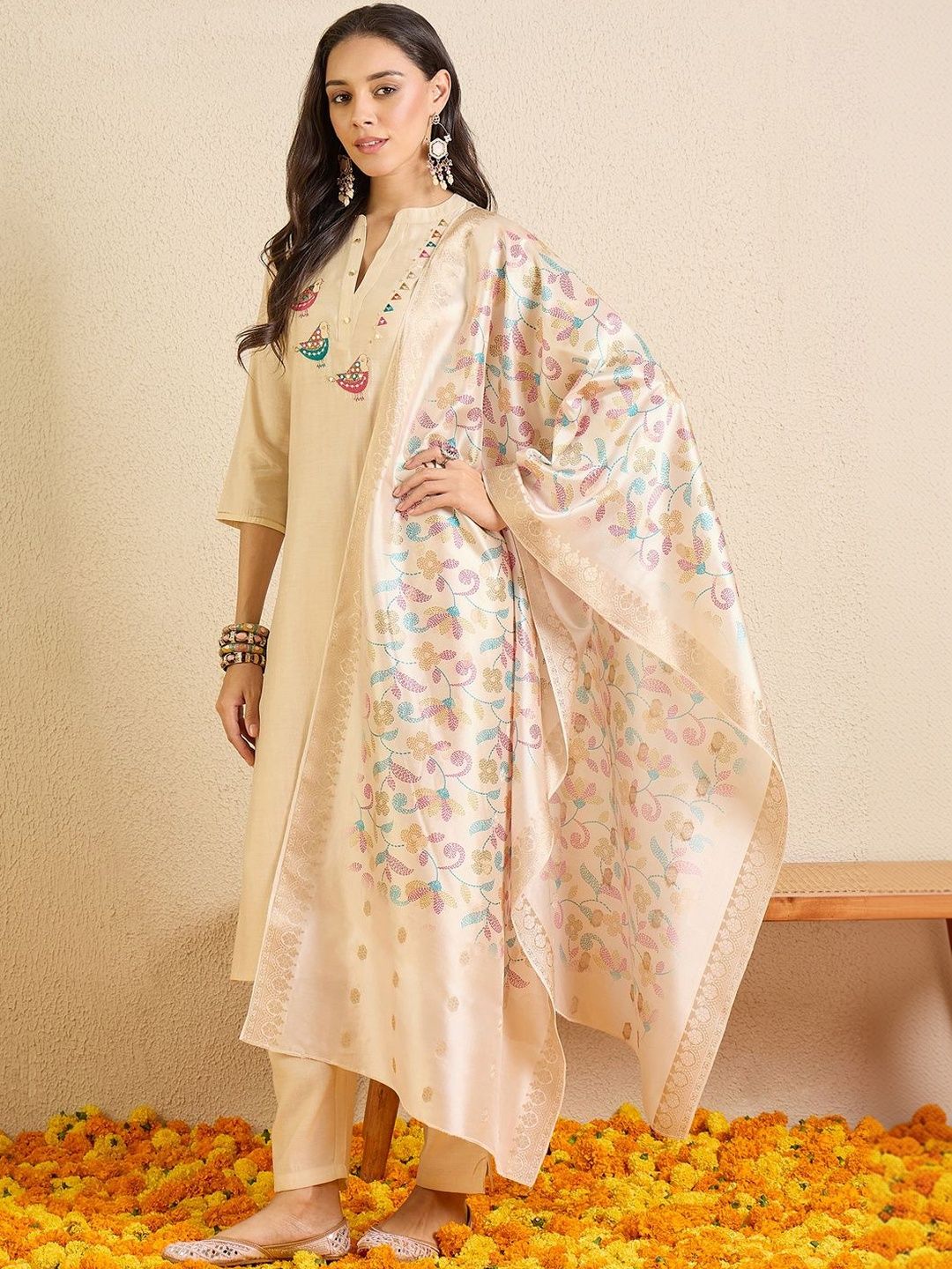 Women Floral Embroidered Regular Thread Work Kurta with Trousers & With Dupatta