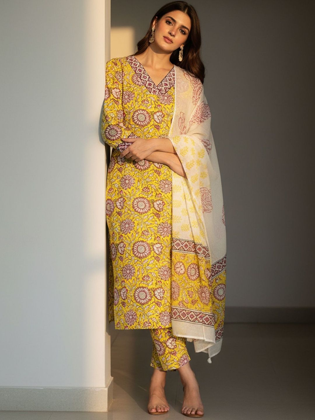 Floral Printed Pure Cotton Straight Kurta With Trousers & Dupatta