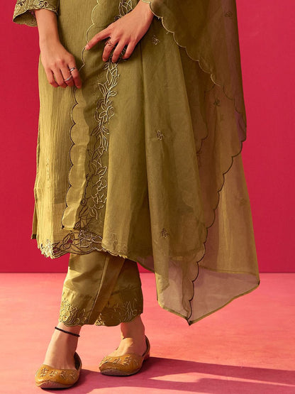 Women Floral Embroidered Kurta with Trousers & Dupatta