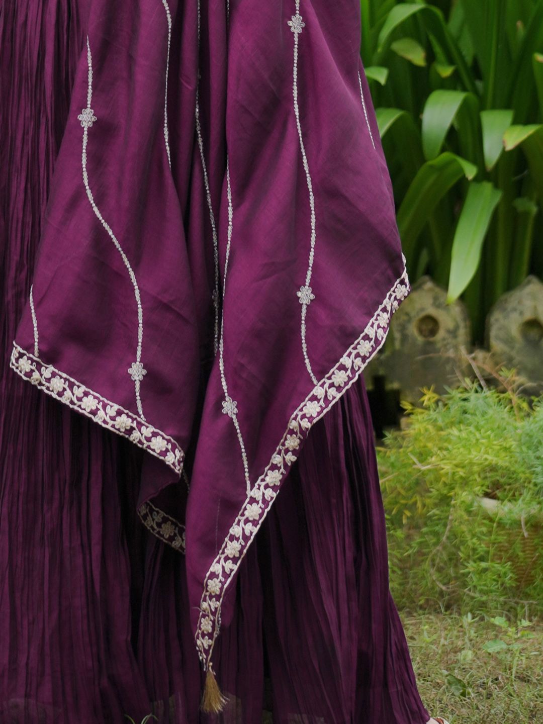 Dhiyona IE Women Floral Embroidered Pleated Kurta with Trousers & With Dupatta