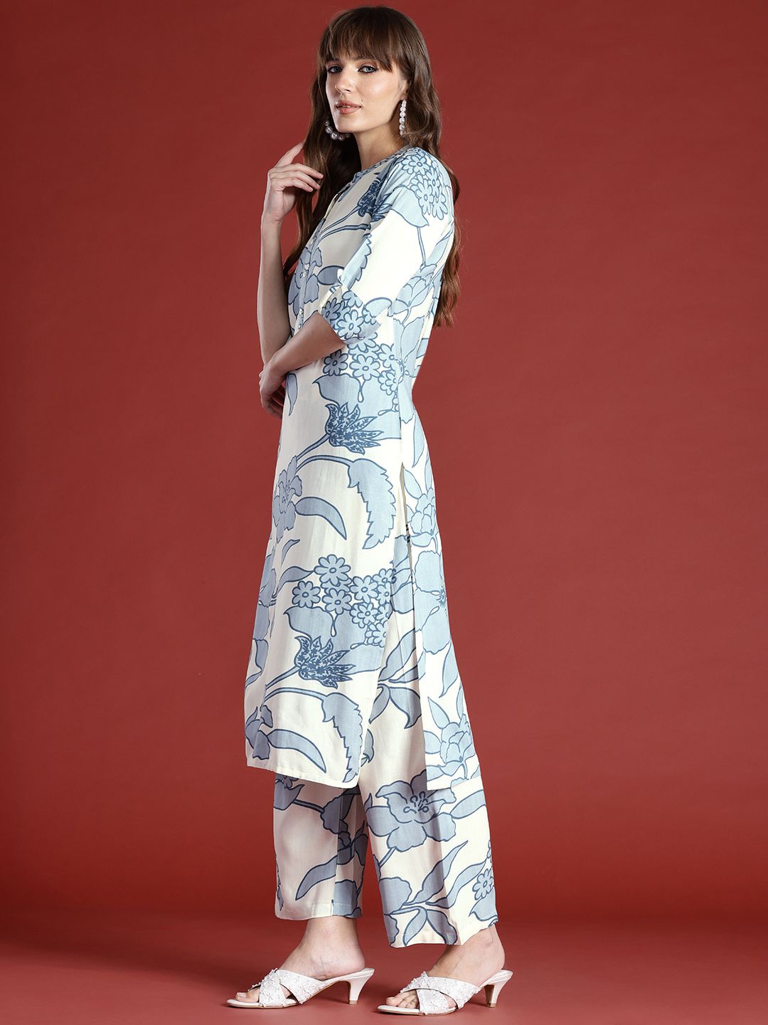Dhiyona IE Women Floral Printed Kurta with Palazzos