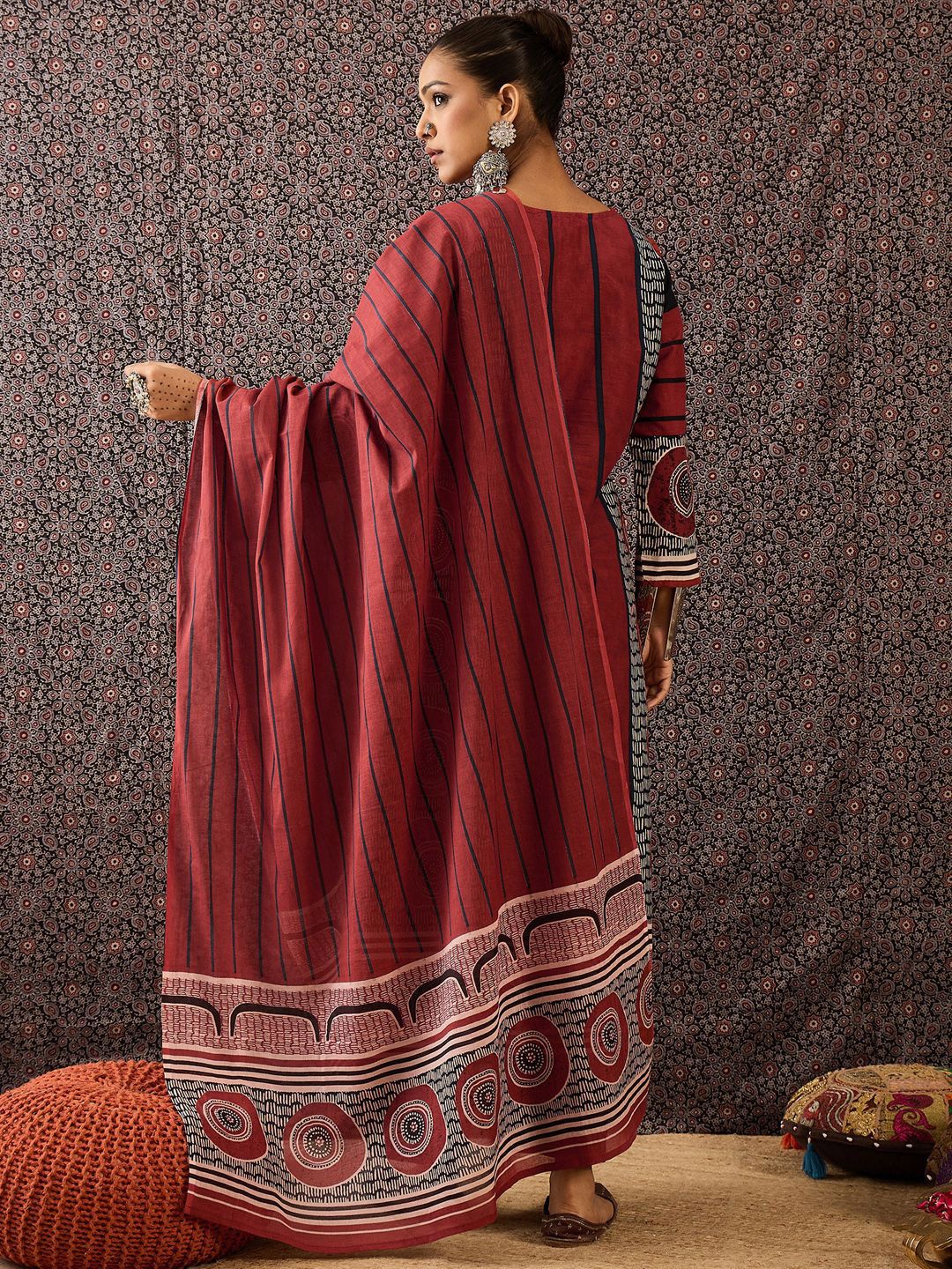 Dhiyona IE Women Printed Regular Thread Work Pure Cotton Kurta with Trousers & With Dupatta