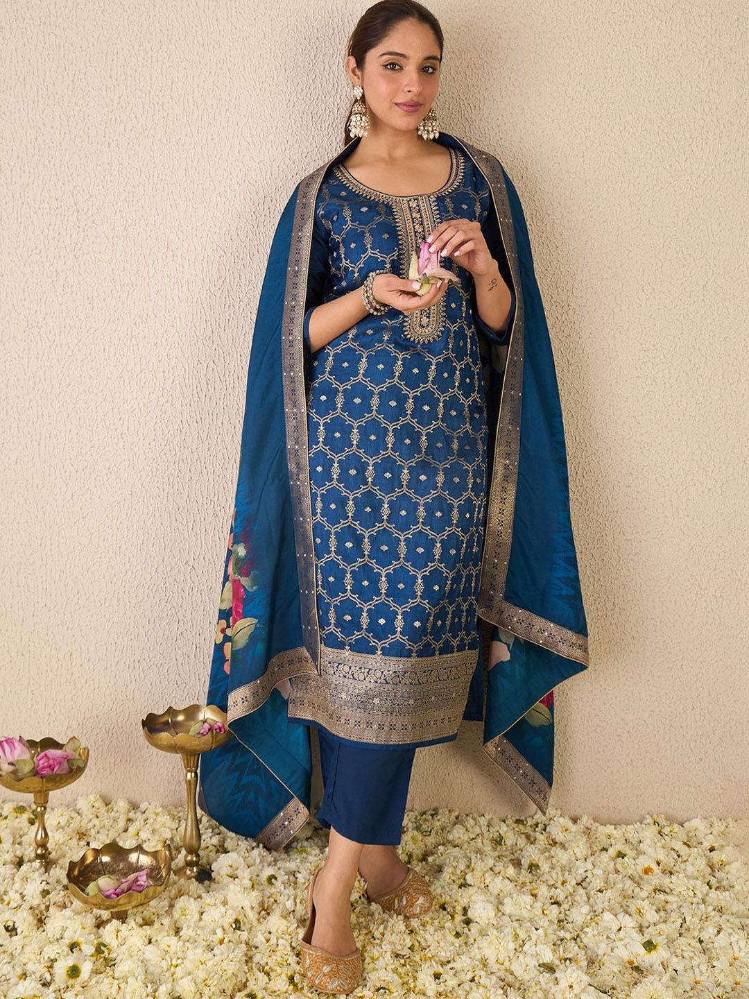 Women Ethnic Motifs Embroidered Regular Kurta with Trousers & With Dupatta