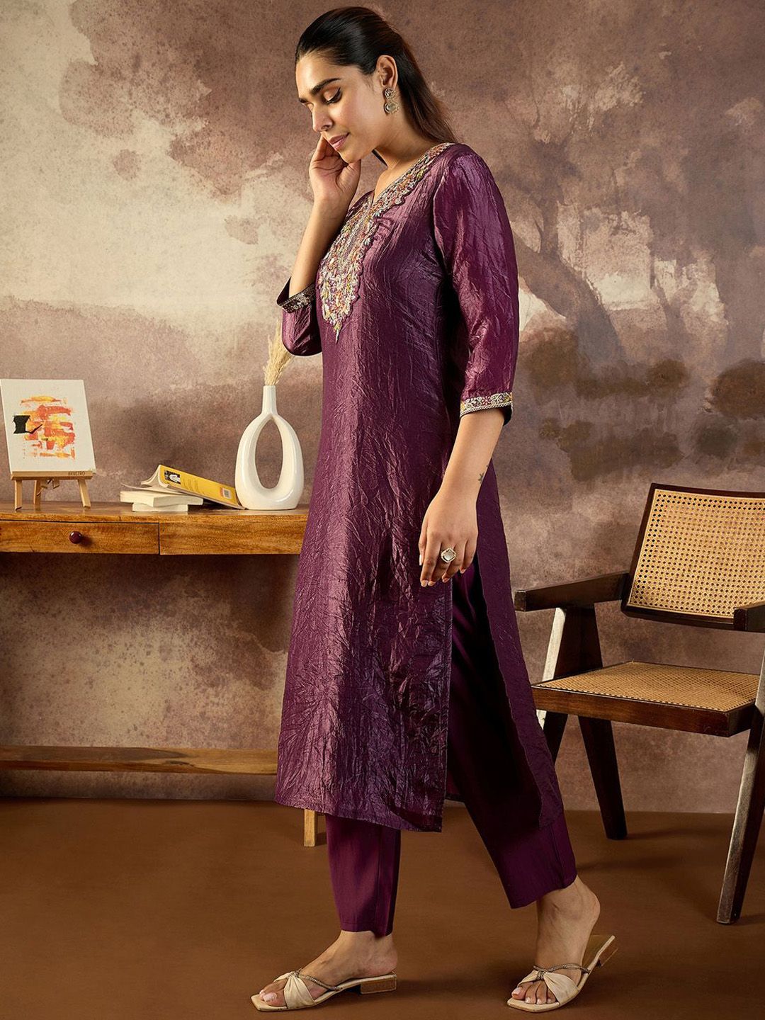 Women Floral Embroidered Kurta with Trousers