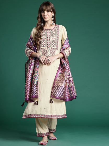 Ethnic Motifs Embroidered Thread Work Kurta with Trousers & With Dupatta