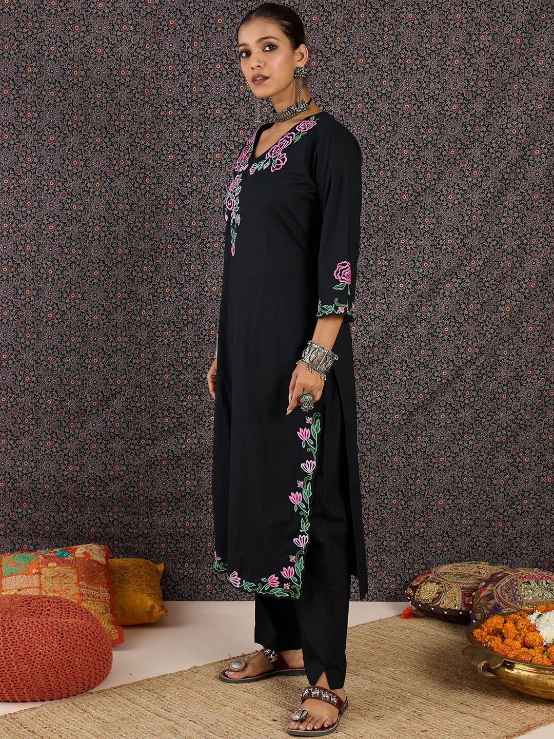 Dhiyona IE Embroidered V-Neck Three-Quarter Sleeves Pure Cotton Tunic And Trousers