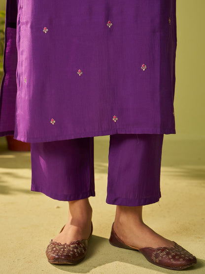 Women Floral Embroidered Kurta with Trousers & Dupatta