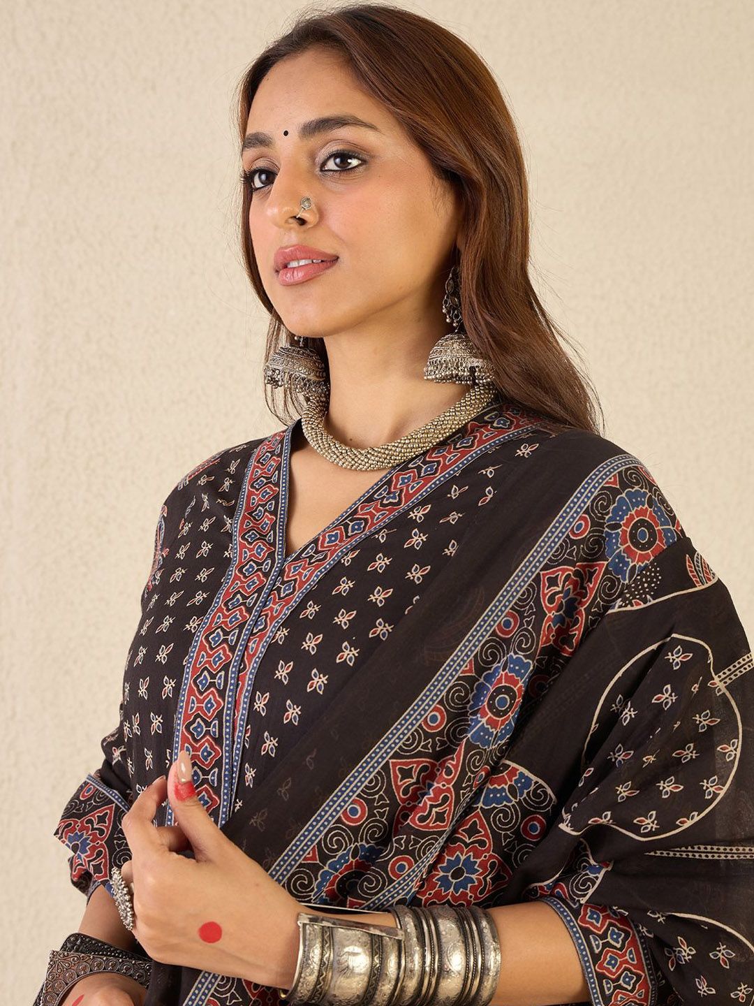 Dhiyona IE Floral Printed V-Neck Pure Cotton Straight Kurta With Trousers & Dupatta