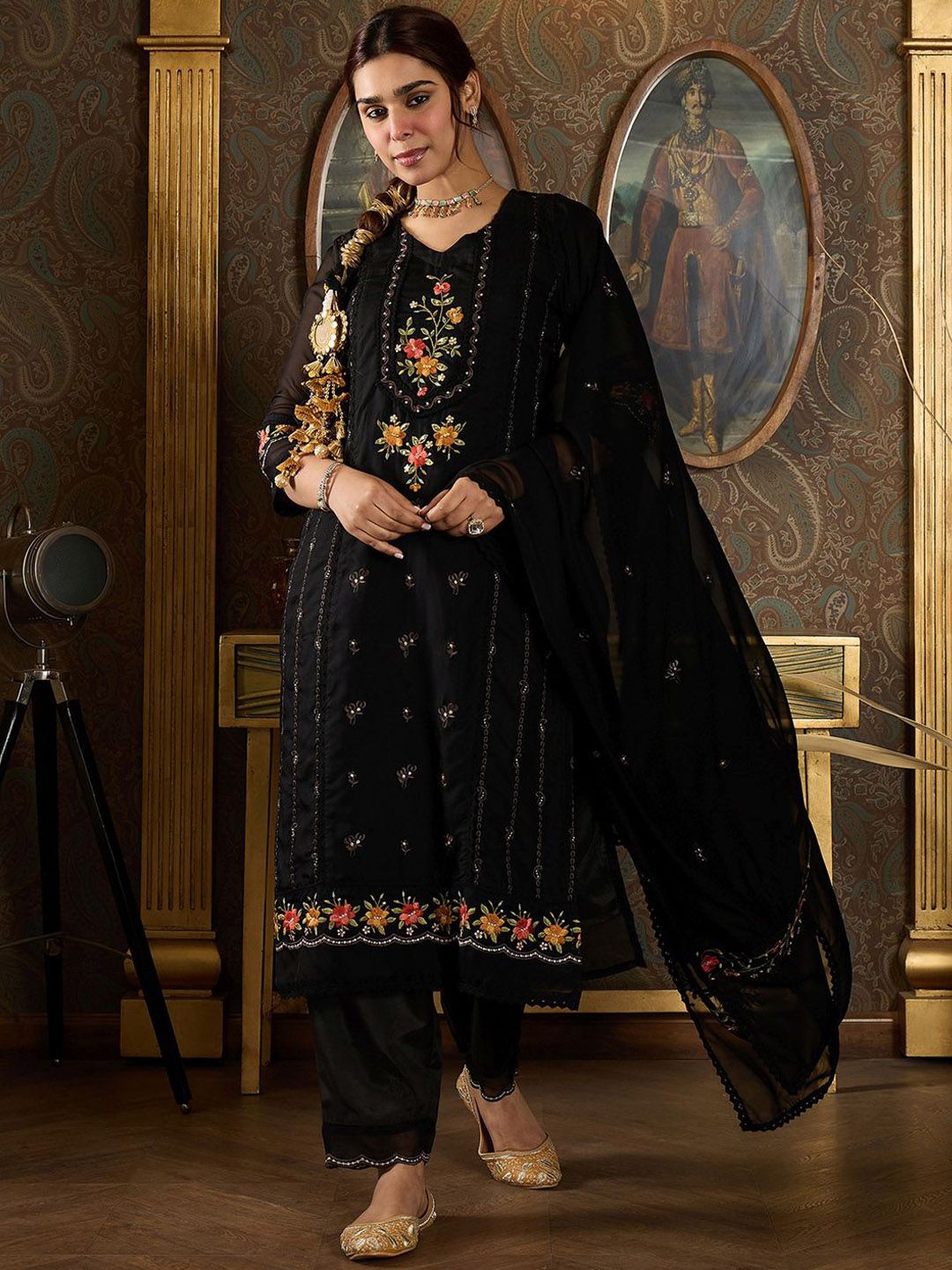 Floral Embroidered Sequinned Panelled Organza Kurta With Trousers & Dupatta